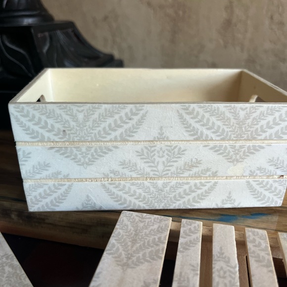 Mini Pallet & Crate Coaster Set silver fern leaves print. 4 Coasters W/ Crate - Picture 6 of 7